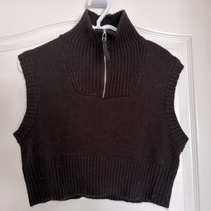 Ribbed wool sweater vest with zipper